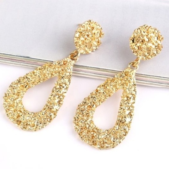 Geometric Teardrop shape Earrings - Picture 2 of 5